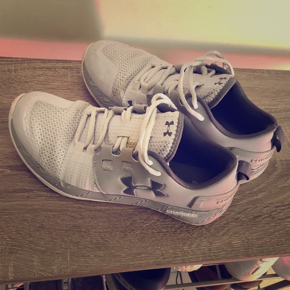 Under Armor charged sneakers - Picture 1 of 2